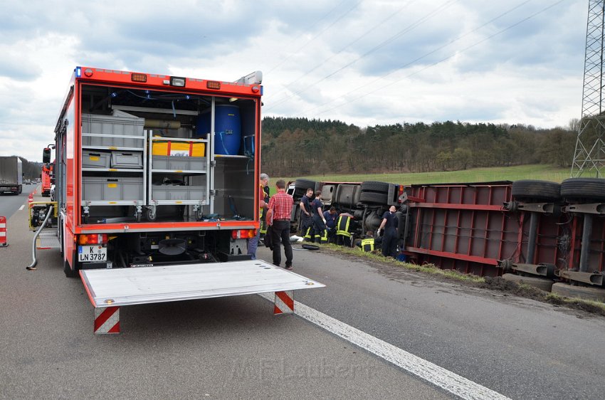 Bierlaster umgestuerzt A 3 Rich Frankfurt Hoehe AS Lohmar P009.JPG